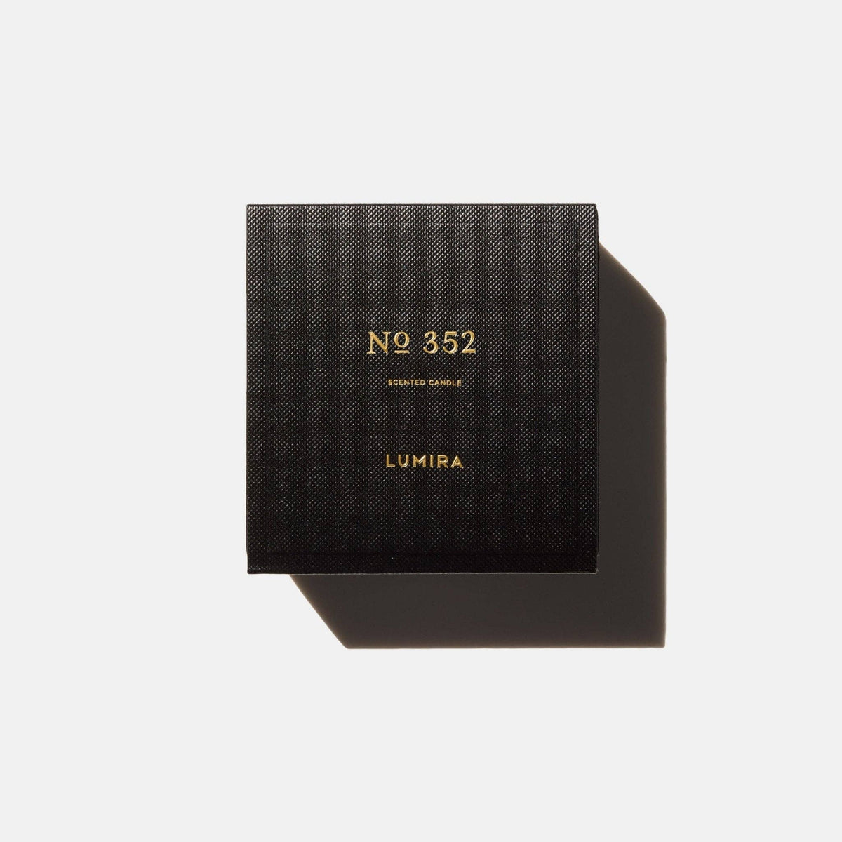 LUMIRA - No352 Leather & Cedar Candle