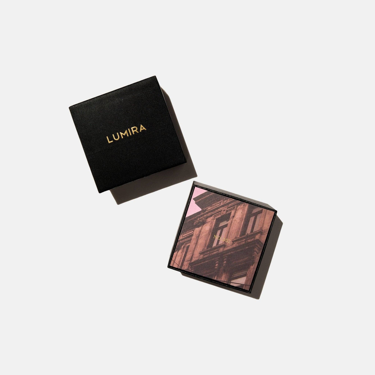 LUMIRA - No352 Leather & Cedar Candle