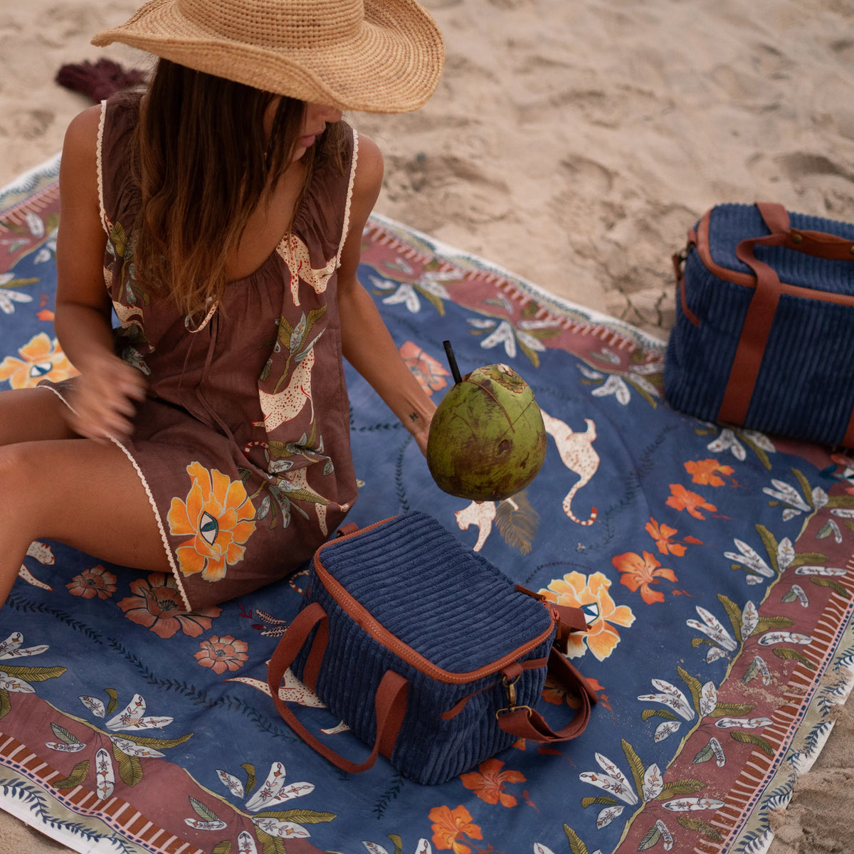 EYE OF THE JUNGLE PICNIC RUG - LAGOON