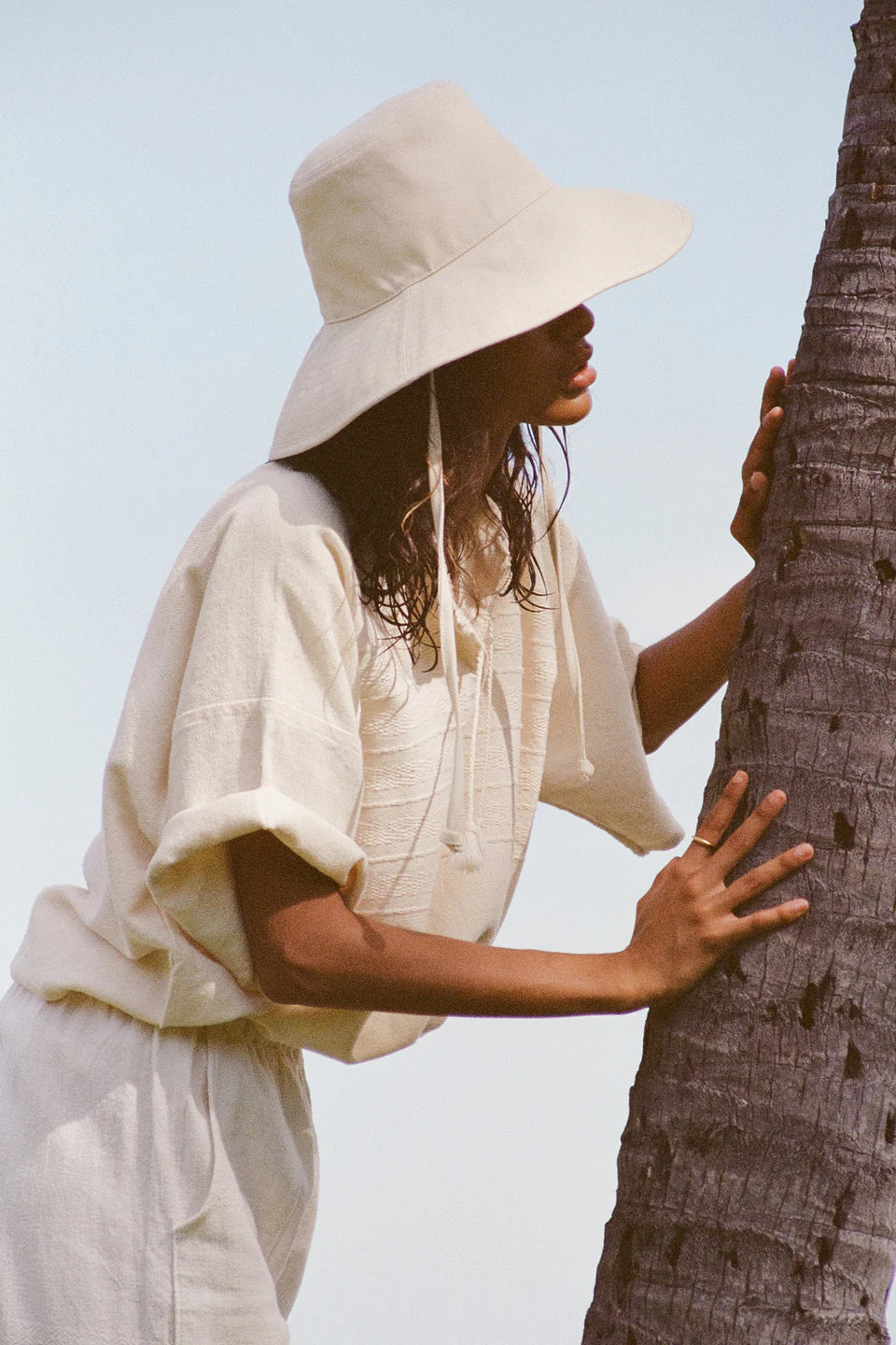 HOLIDAY BUCKET HAT - BEIGE CANVAS