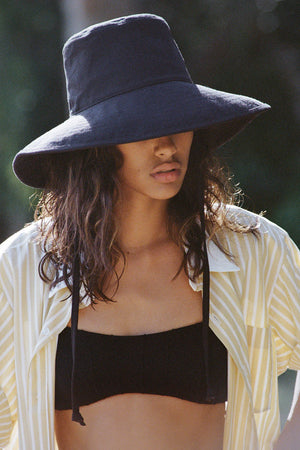 HOLIDAY BUCKET HAT - BLACK CANVAS