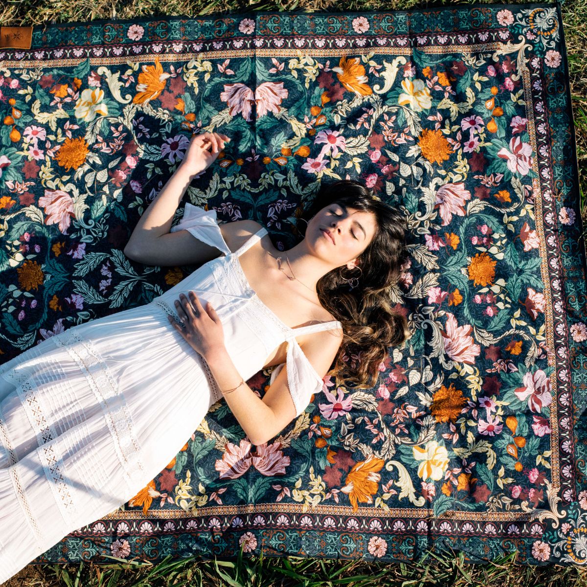 FOREST PICNIC RUG - EMERALD