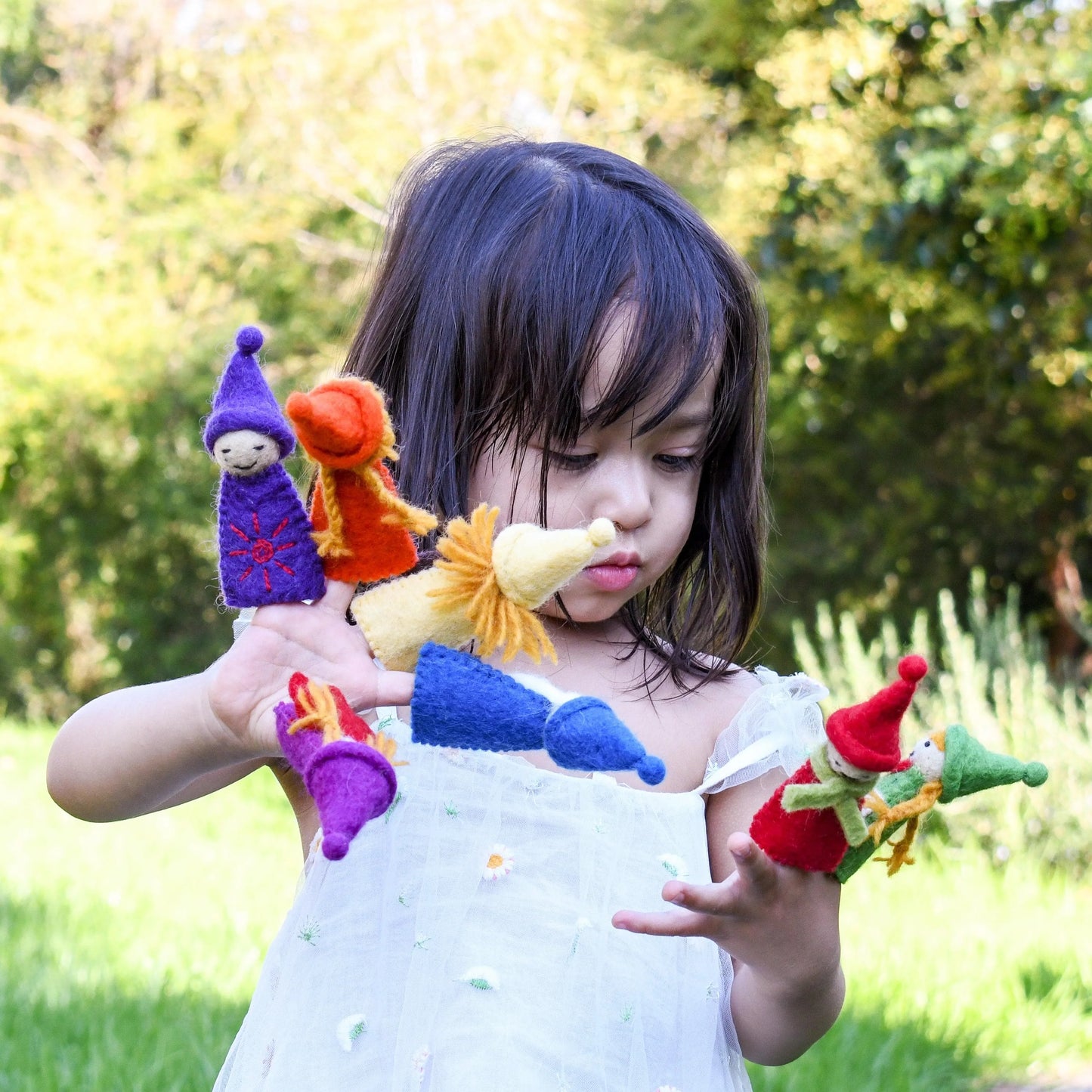RAINBOW COLOURFUL GNOMES FINGER PUPPET SET