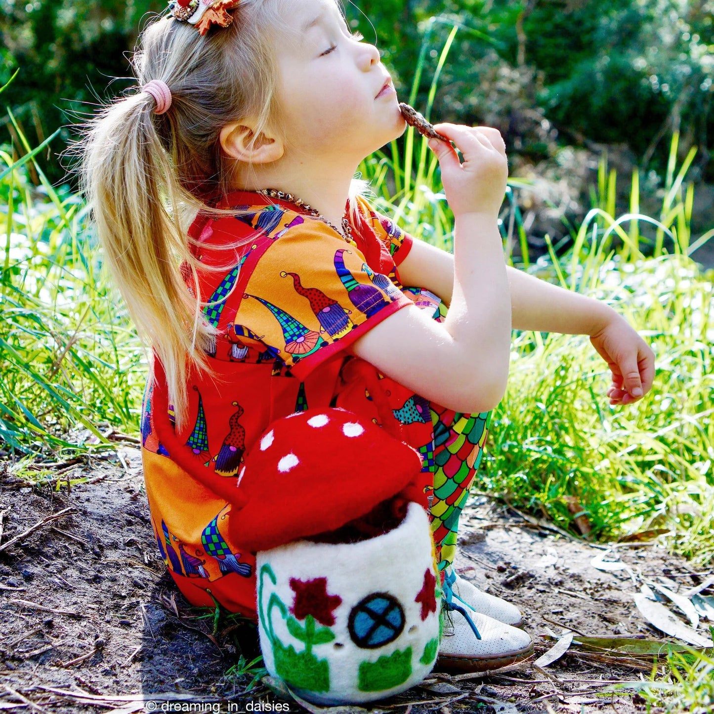 FELT MUSHROOM TOADSTOOL BAG